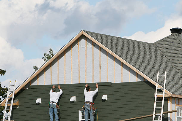 Professional Siding technician working in Bellaire, TX
